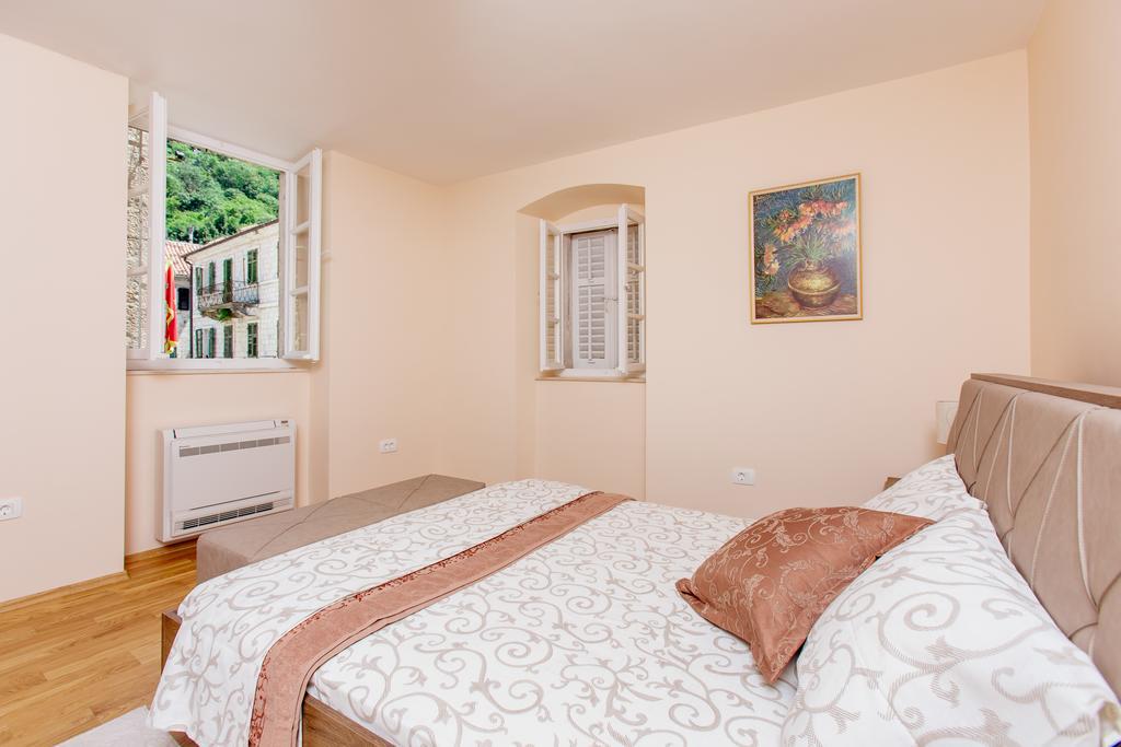 Old Town Museum Square Apartment Kotor Exterior photo